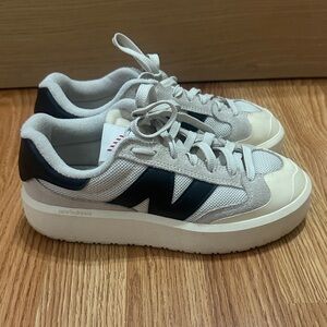 New Balance black and white sneakers color moonbeam/black CT302 *lightly used*